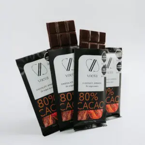 una imagen de cuatro barras de chocolate bean to bar 80% de cacao de marca vnera