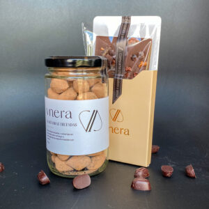 Set de Barra de Chocolate con Nibs de Cacao y Almendras Trufadas